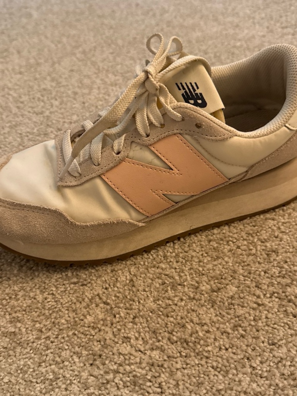 New Balance women’s  Cream & Pale pink Casual Sneaker